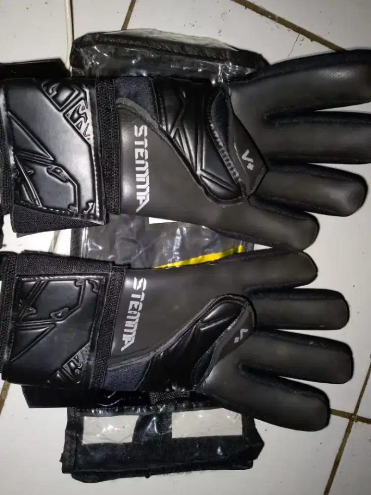 Sarung kiper size 8