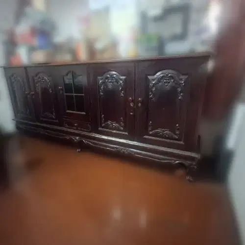 Lemari jati panjang kokoh klasik