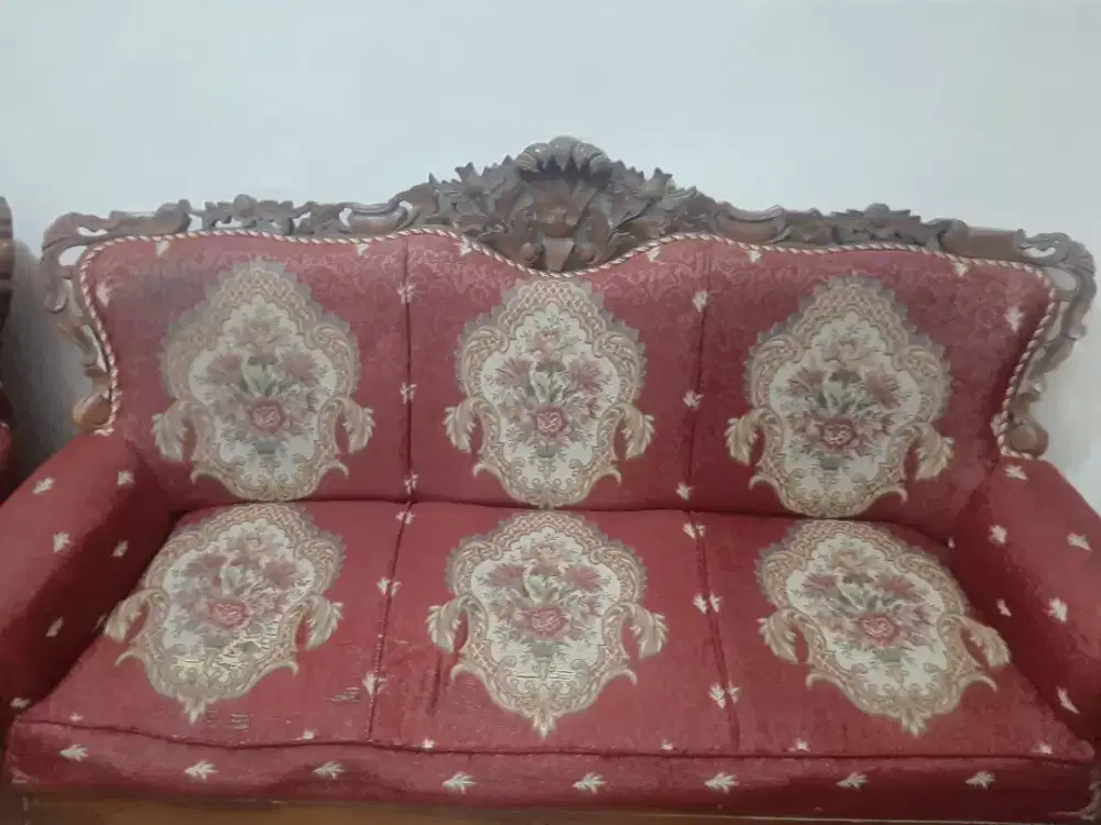 Sofa kayu jati warna merah