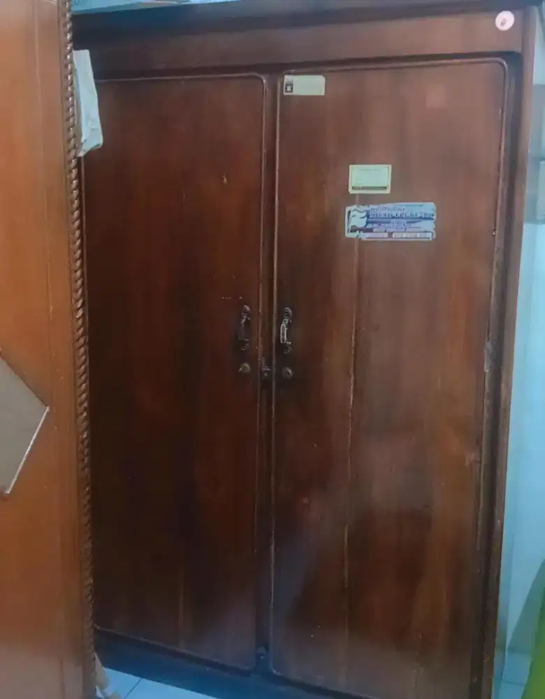 2 Lemari Baju: 1 Lemari Pintu 3 & 1 Lemari Pintu 2