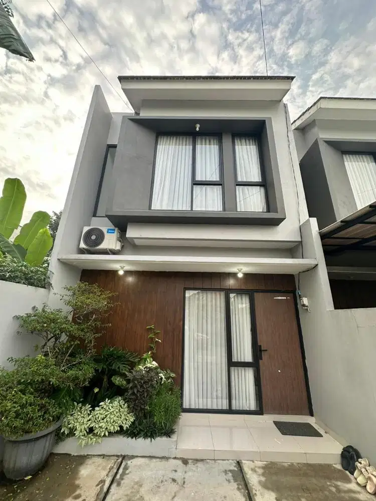 ESKLUSIF! RUMAH BARU 2 Lantai Modern. SHM, Bebas Banjir,Carpot 2 Mobil