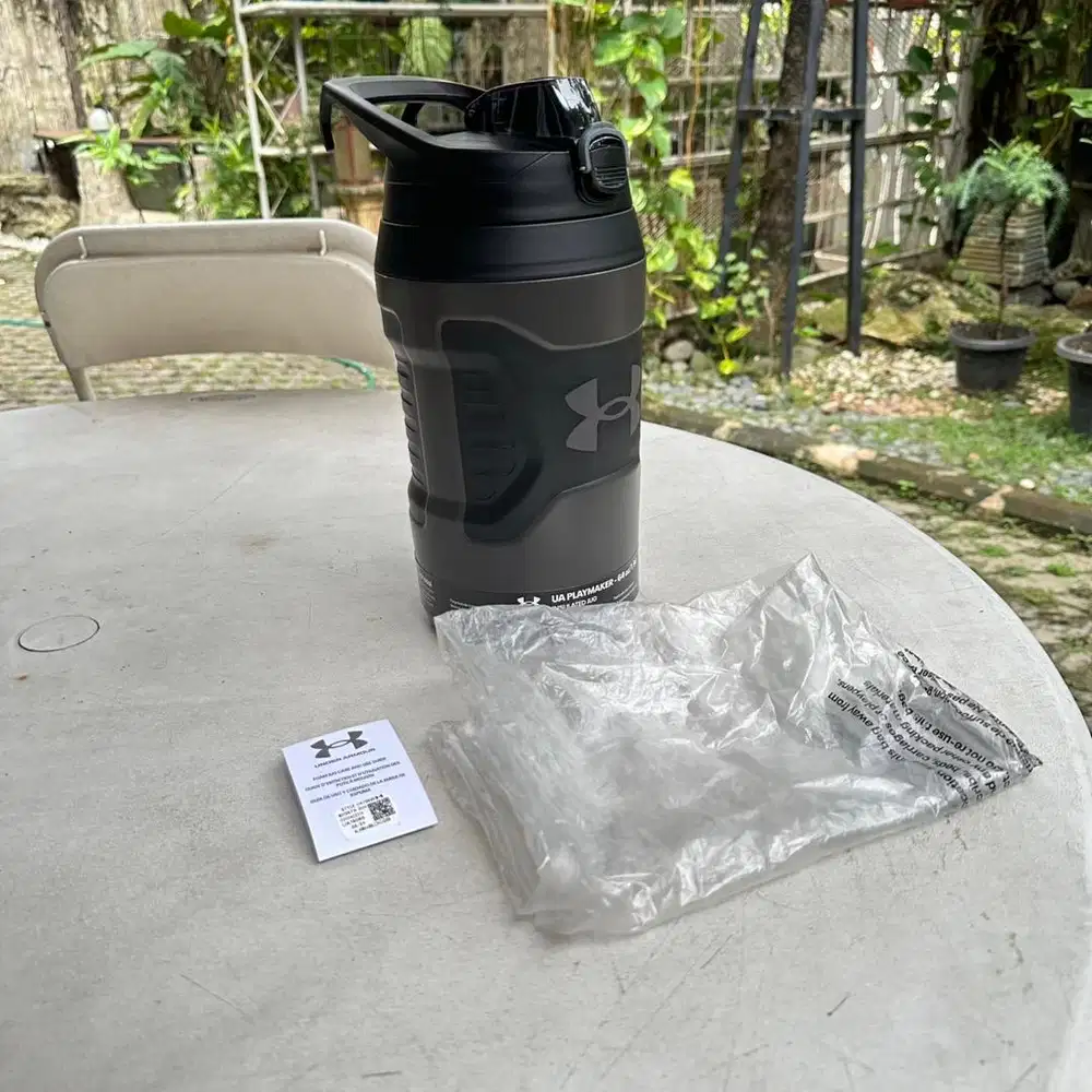 Tumbler Water Bottle Under Armour Original UA Playmaker Jug 64 oz