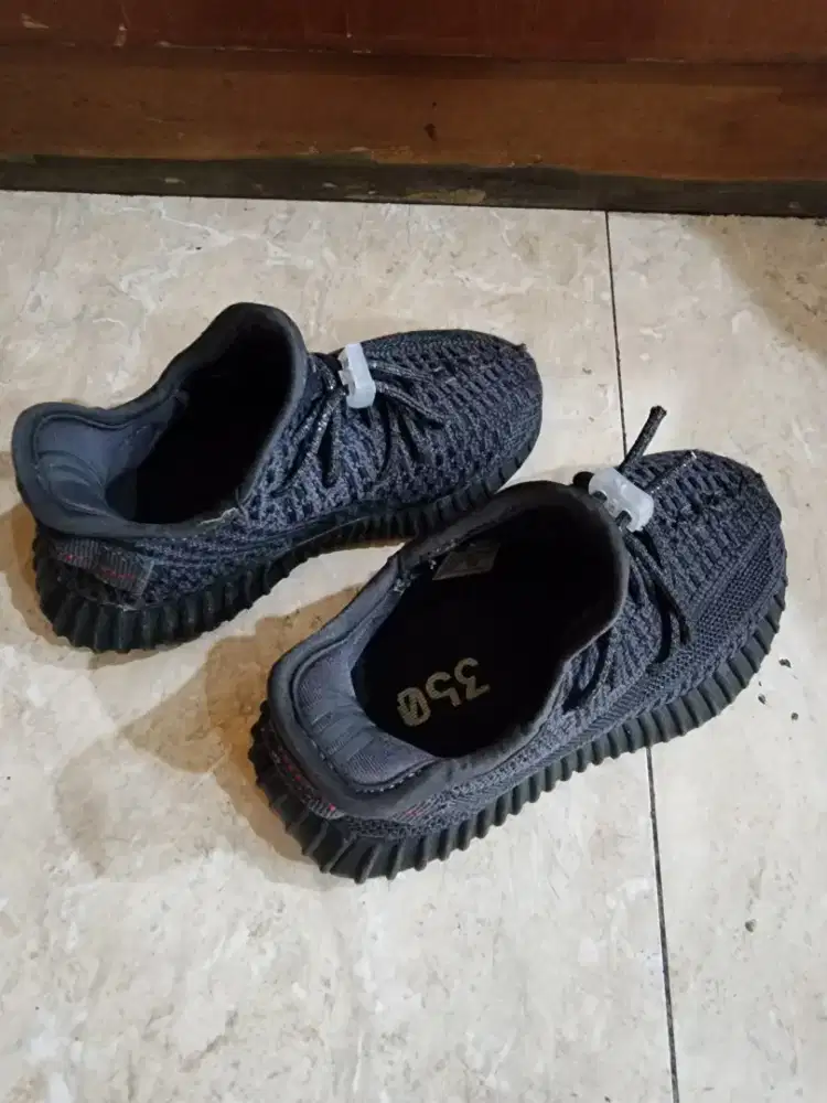 Sepatu fashion anak bekas yeezy