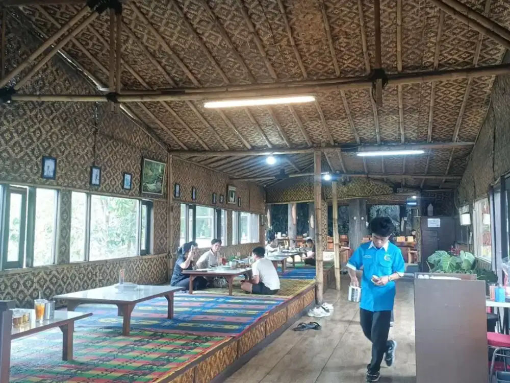 Jual CEPAT Restoran Lokasi STRATEGIS Parkir LUAS harga MURAH dekat Kawasan Wisata Lembang Bandung