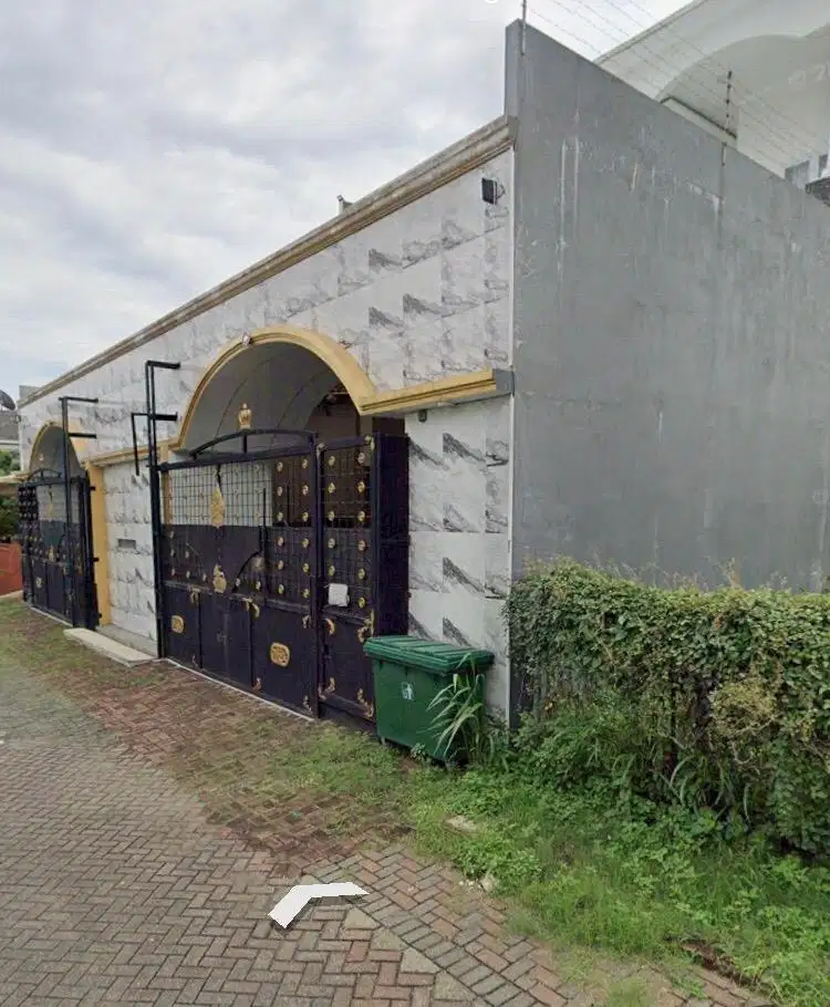 Rumah 2 lantai luas,  Dijual Cepat di Modernland Tanggerang