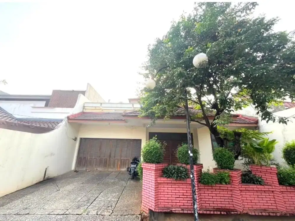 Hunian Tenang di pemukiman Jakarta Selatan - dekat jalan utama Mampang - dekat ke Mega Kuningan - Cukup berjalan 10 menit ke Halte TransJakarta