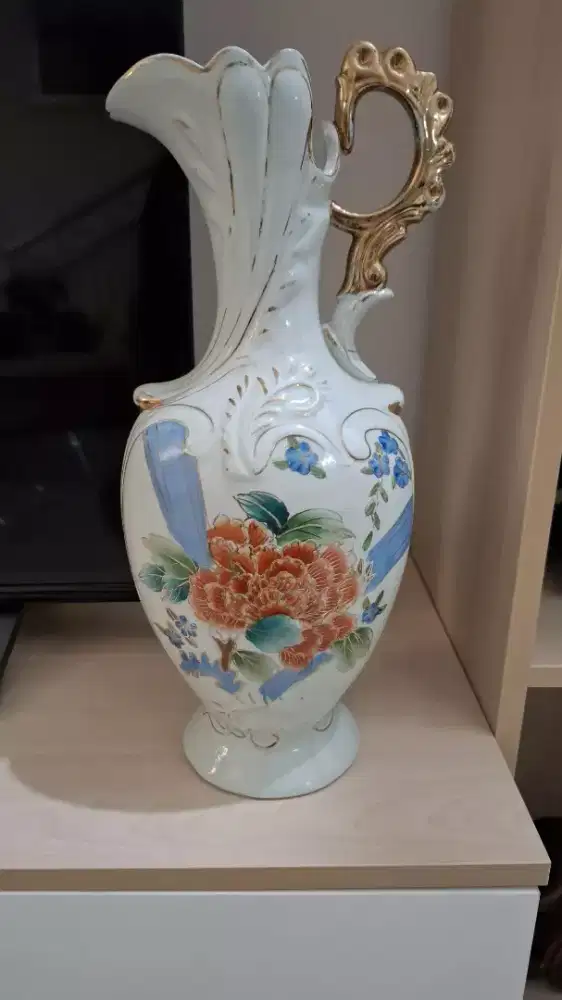 CHINA CERAMIC VASE HAND PAINTED FLORAL DECORATIONS MADE IN CHINA