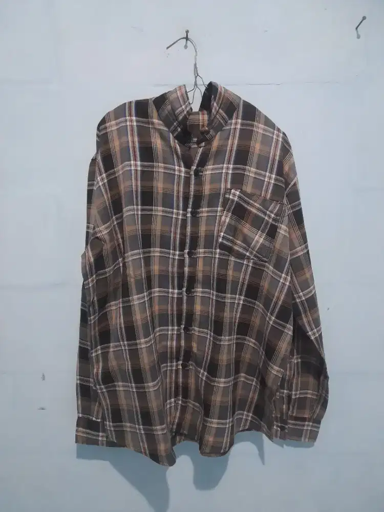 Kemeja flanel kotak coklat-hitam (lengan panjang, adem & nyaman)