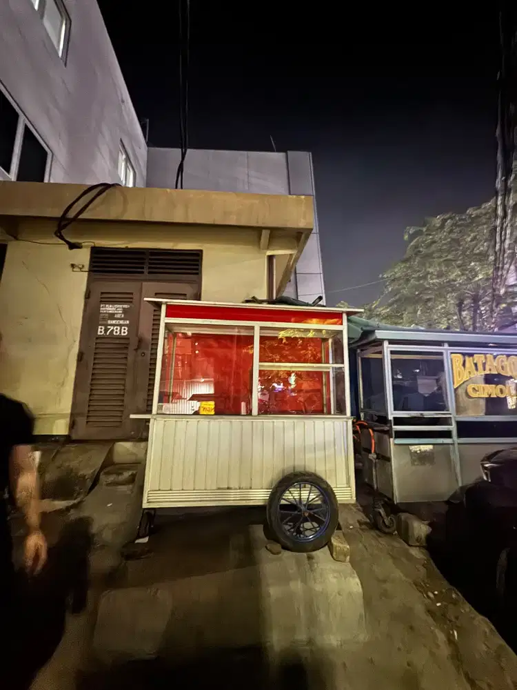 DICARI KARYAWAN SEKALIGUS KOKI MASAK