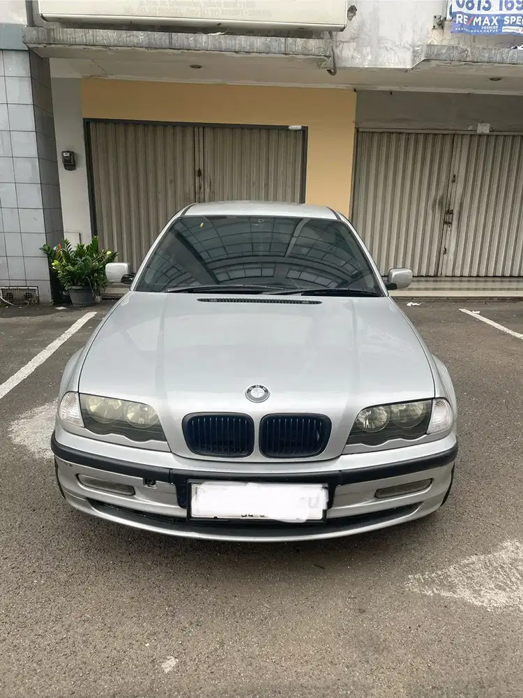 BMW 318i 2001 Bensin