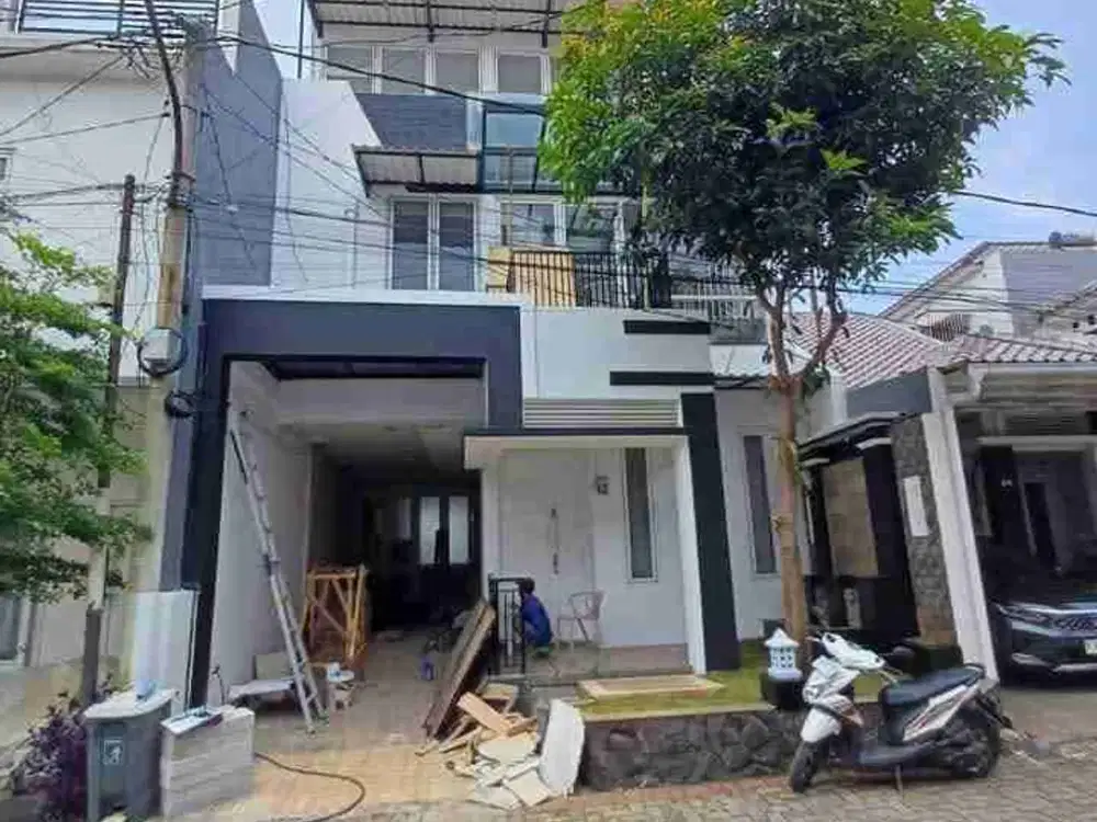FOR SALE RUMAH 2.5 LANTAI BAGUS DI DALAM CLUSTER