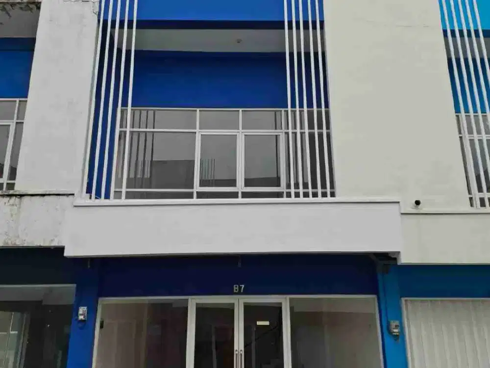 Dijual murah ruko 2 lt siap huni sudah di renov di dekat pintu tol Sawangan