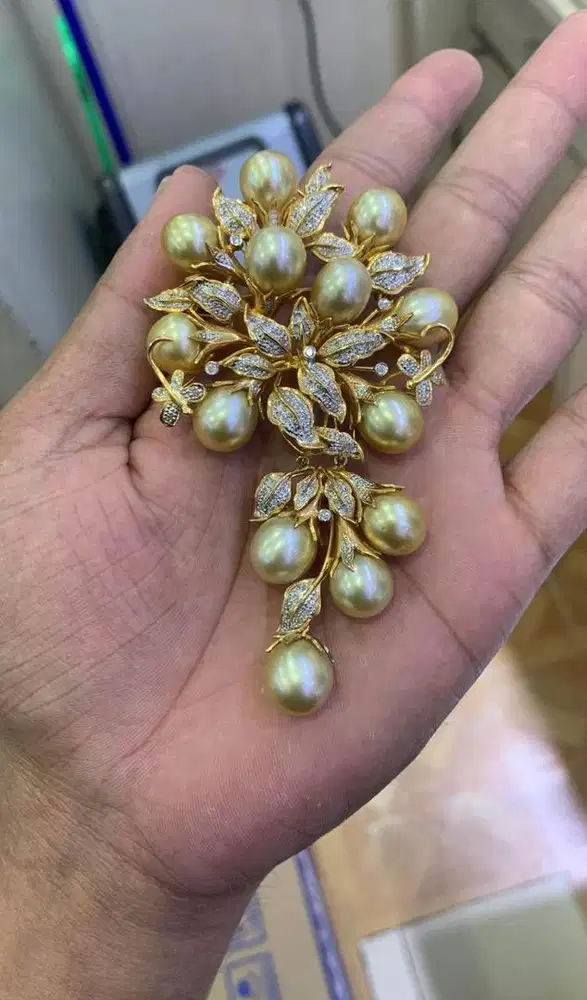 Jual beli emas dengan harga tinggi