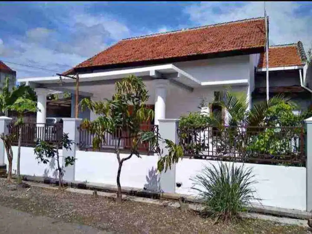 rumah luas 200m  nyaman asri dekat Koramil Karanganyar kota