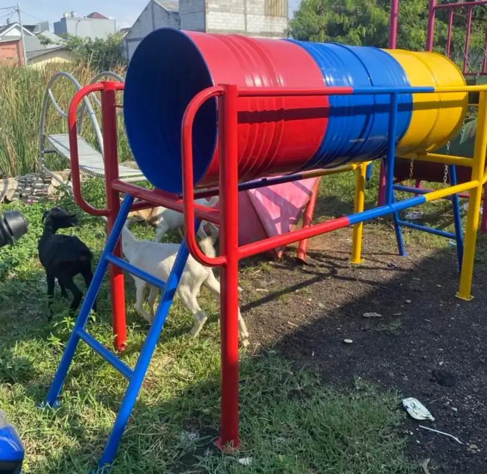 Terowongan Playground besi