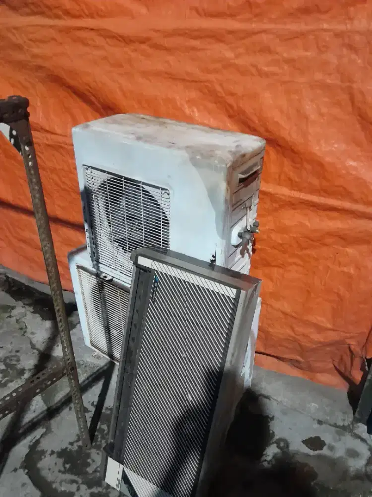 Kami membeli AC second dan AC rusak