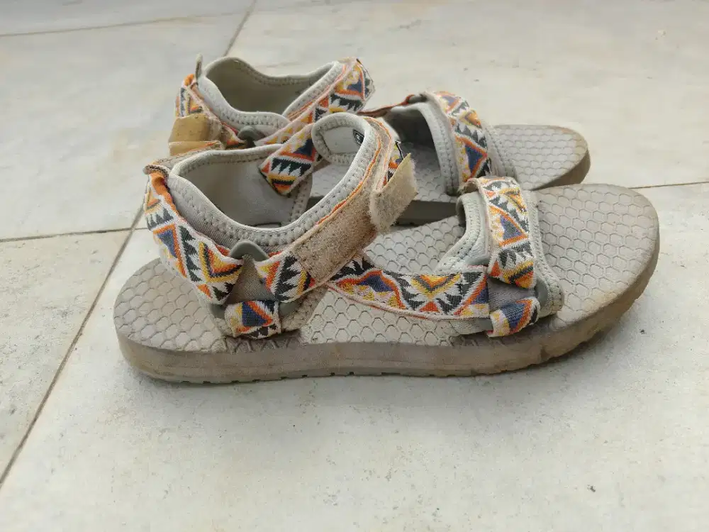 Sepatu sandal Eiger