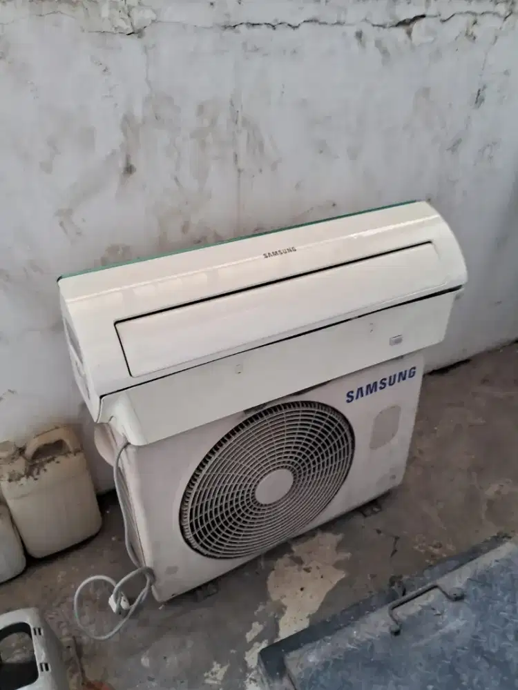 Spesialis membeli AC