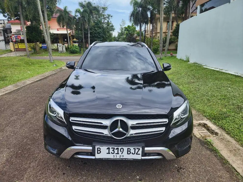 Mercedes GLC 200 Exclusive KM 23 Ribu Mobil Simpanan Obsidiant Black
