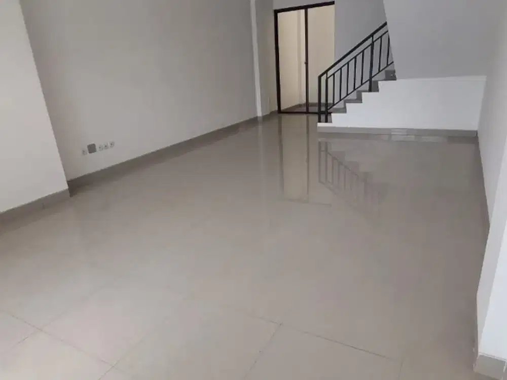 Ruko Korean Town Hadap Jalan Raya Green Lake City Bisa Sewa Gandeng