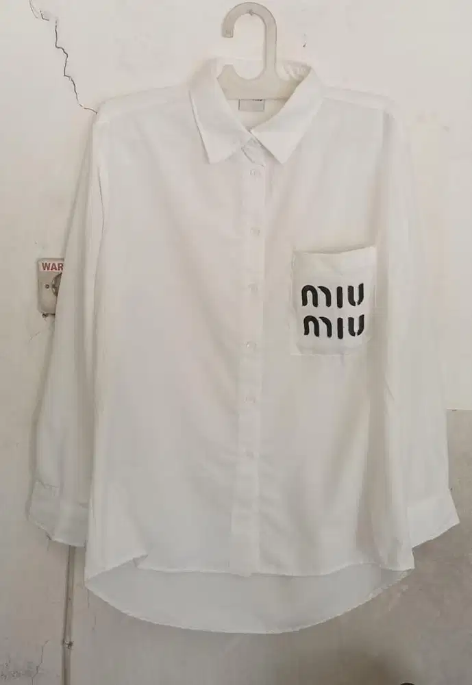 MIU MIU KEMEJA PUTIH WANITA