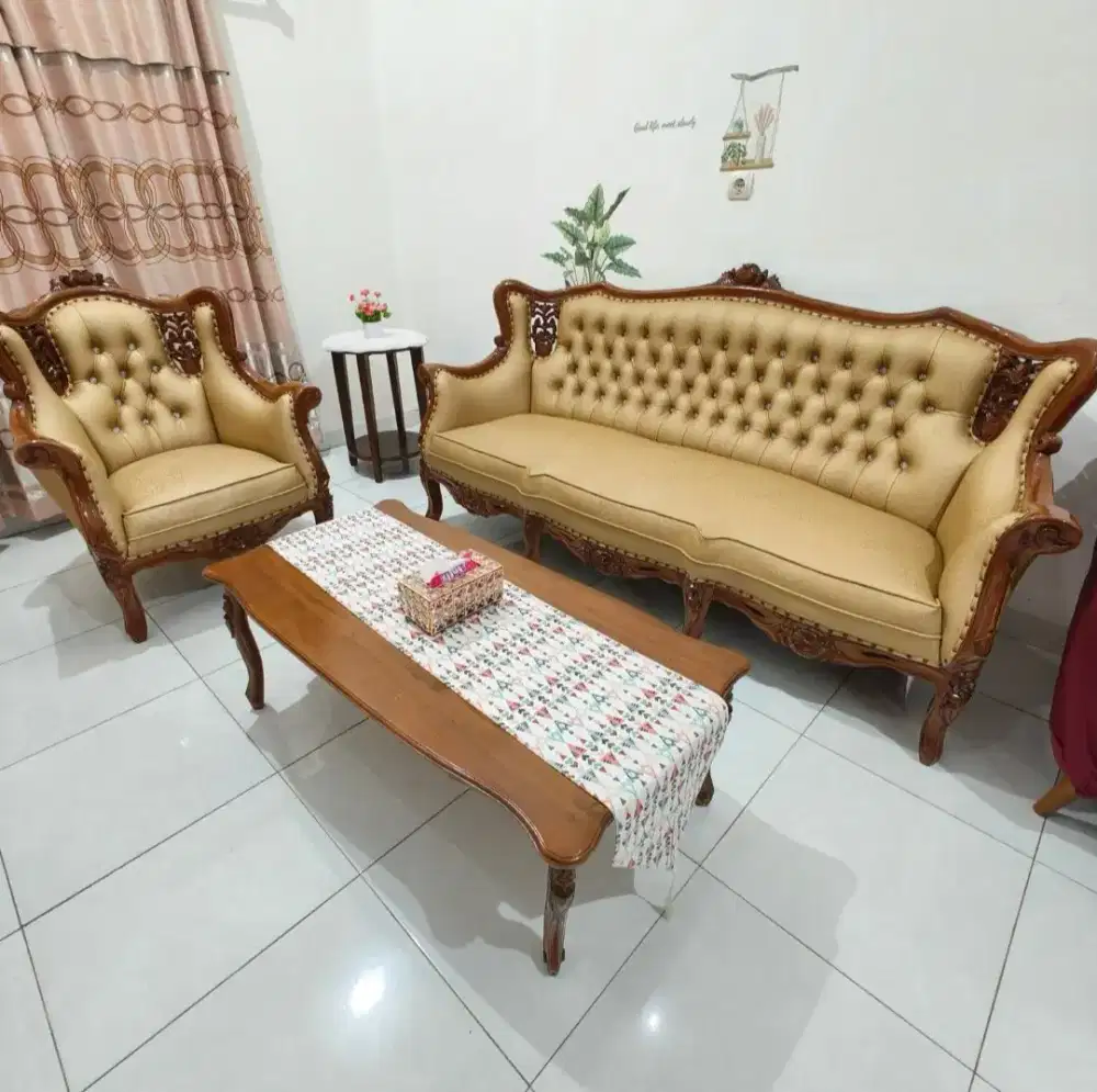 Satu set sofa jati mewah mulus