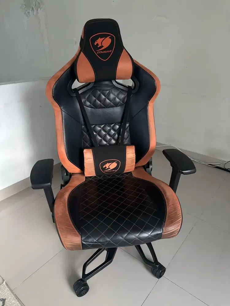 Kursi gaming cougar titan up to 250kg