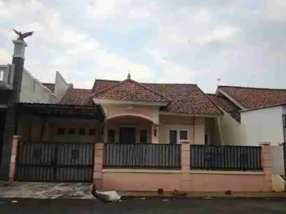 Rumah Luas Jalan Lebar di Harapan Indah Bulevar Hijau Bekasi