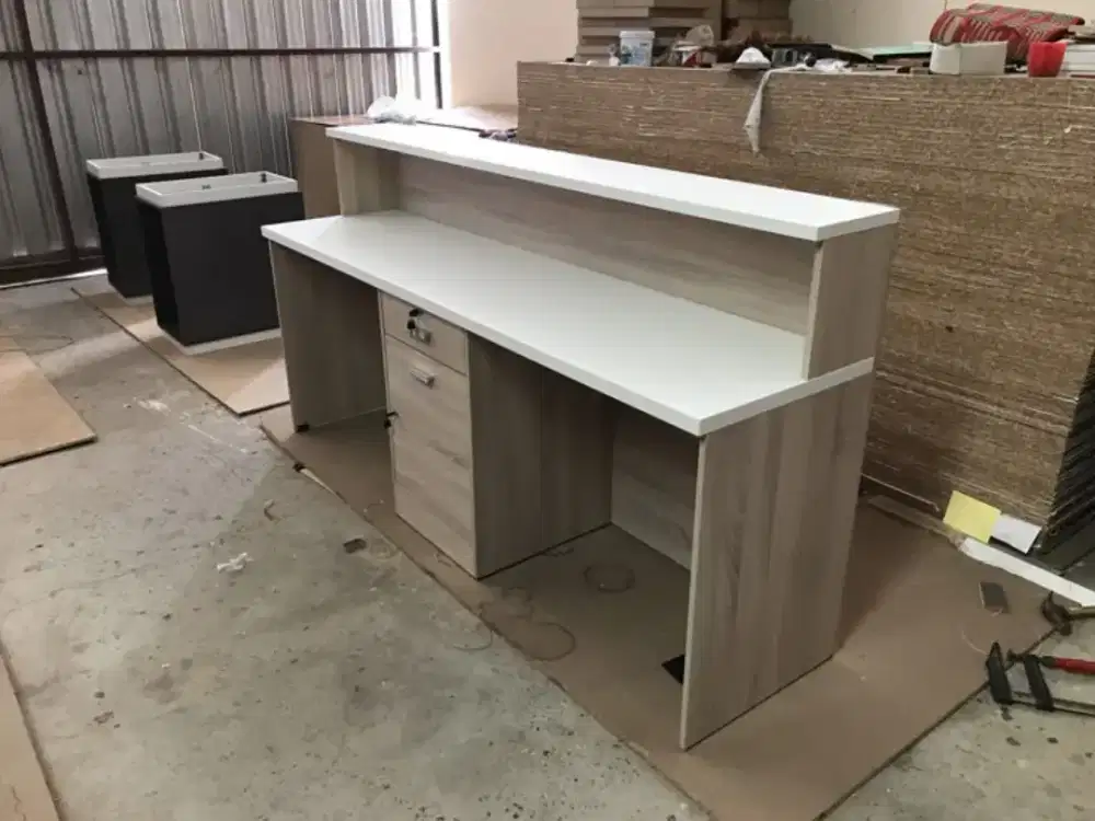 Meja bar,.meja receptionis,meja kasir