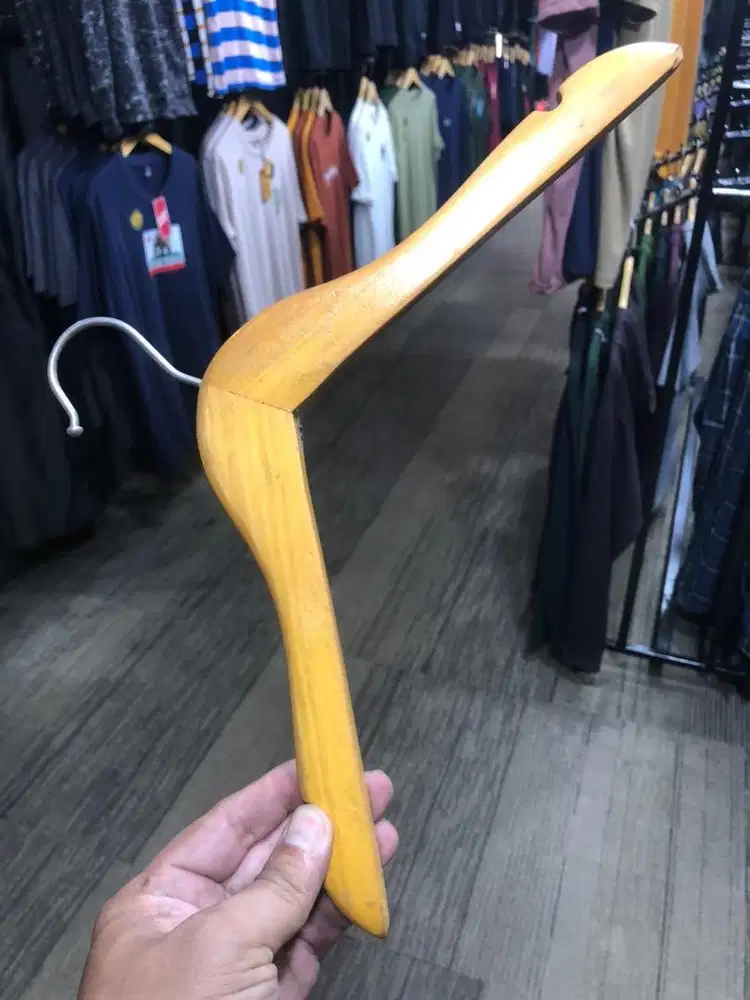 Jual hanger gantungan baju anak edisi salah beli kondisi 99% bagus