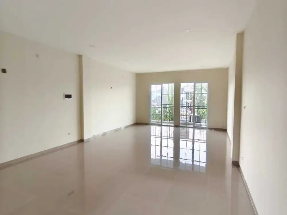 DISEWAKAN RUKO BARU BAGUS DI CEMPAKA PUTIH LOKASI STRATEGIS JALAN BESAR