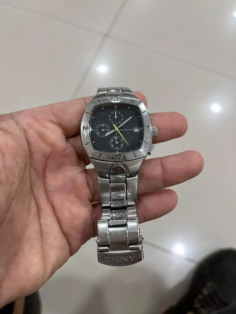 jam DNKY pria original