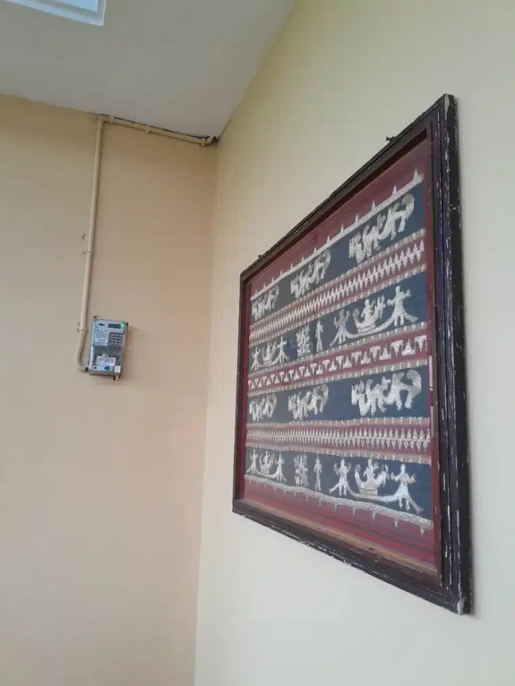 Kain Tenun Asli Papua Dalam Bingkai Kayu – Tarian & Perahu Tradisional