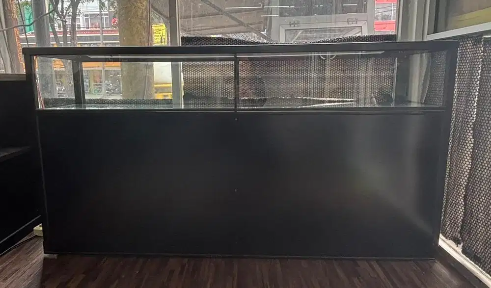 Nego sampai deal bosku.. !! Etalase kaca plat besi kuat dan kokoh