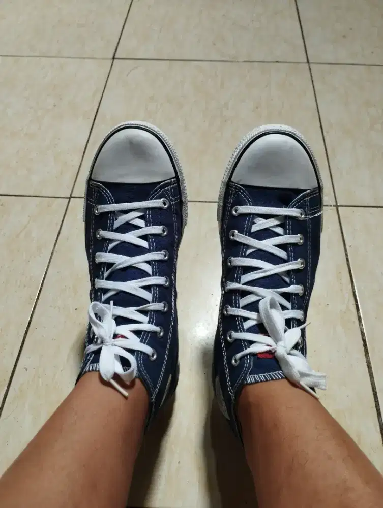 Sepatu Sneakers BARU