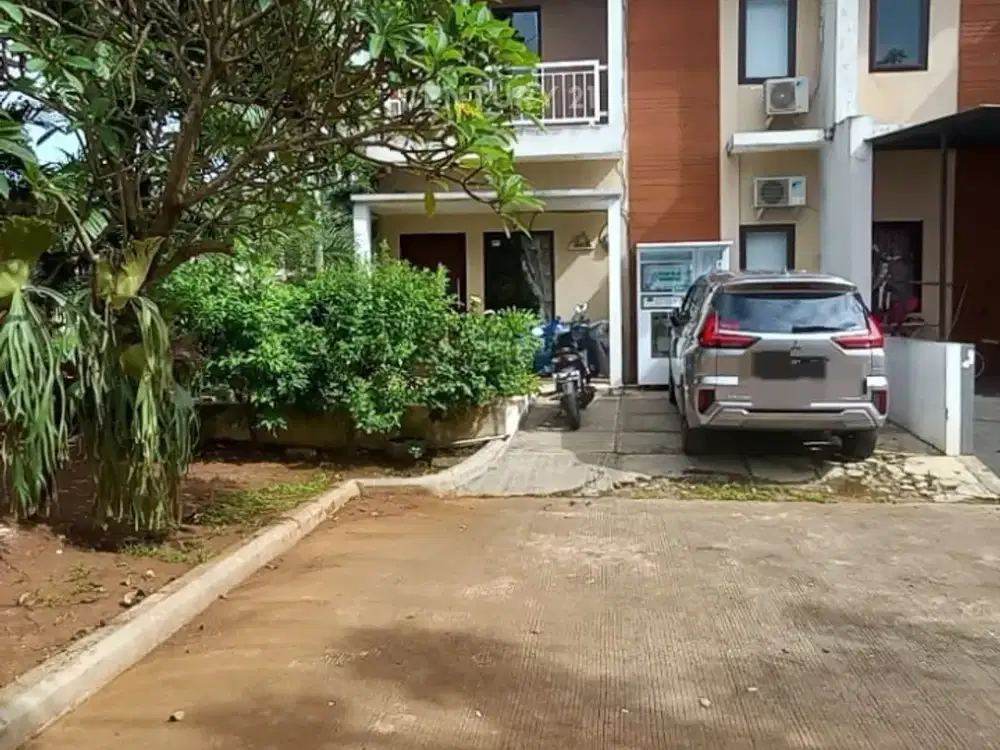 RUMAH 2 LANTAI DI ROYAL OAK TOWN HOUSE JATISAMPURNA BEKASI