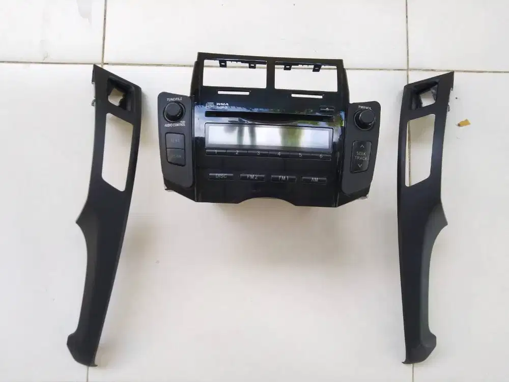 Head Unit dan Frame Toyota Yaris 2007 Original / Copotan