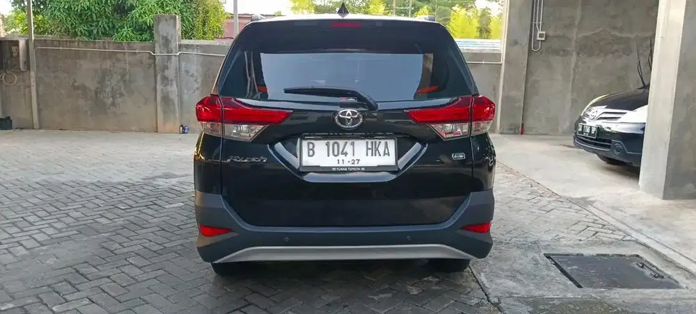 RUSH G 2022 AT HITAM