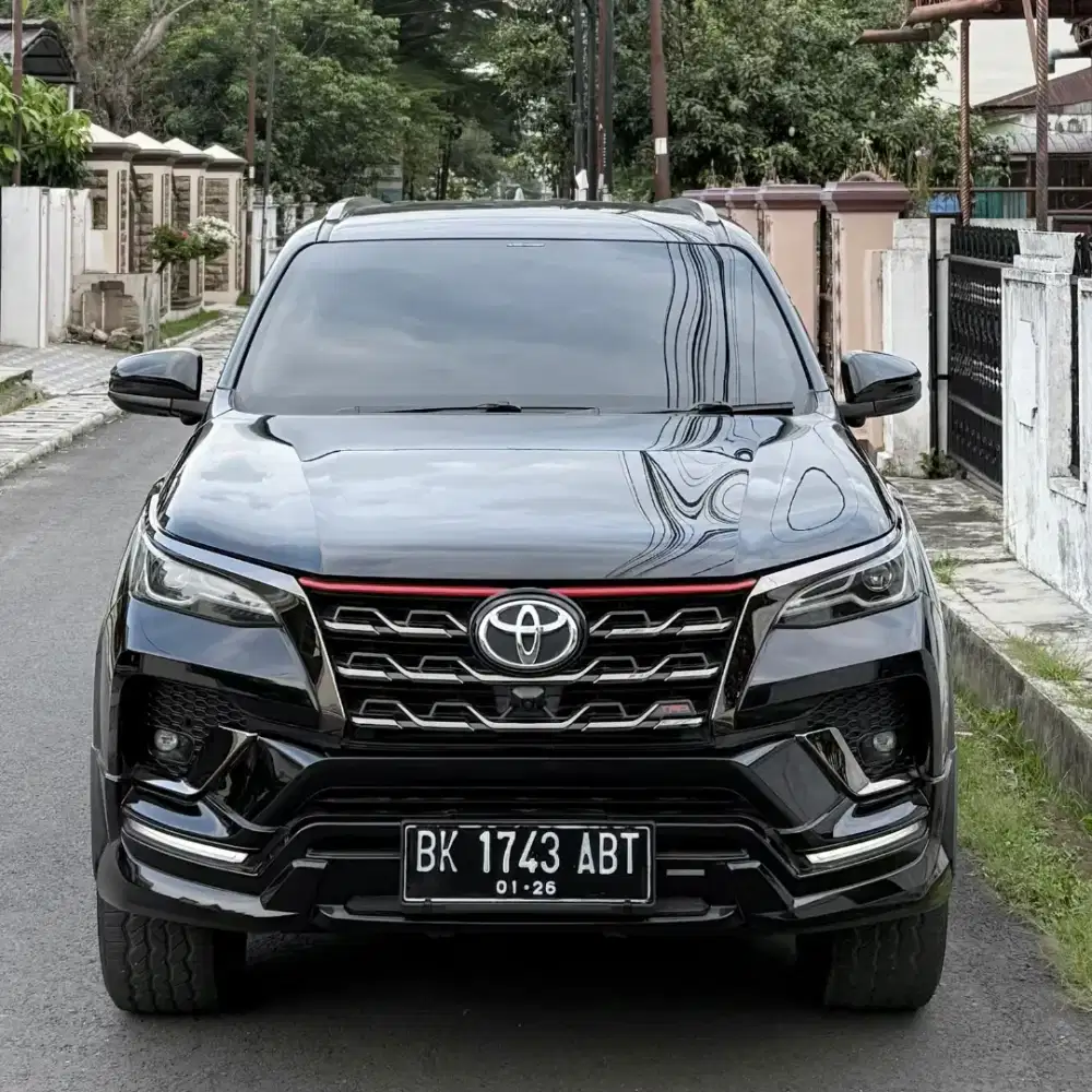 Toyota Fortuner VRZ 2.4 Matic 2020 Hitam