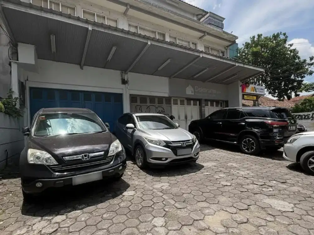 Ruang Usaha 3 lantai strategis siap huni pusat kota di Mainroad di Jalan Pasir Kaliki, Bandung