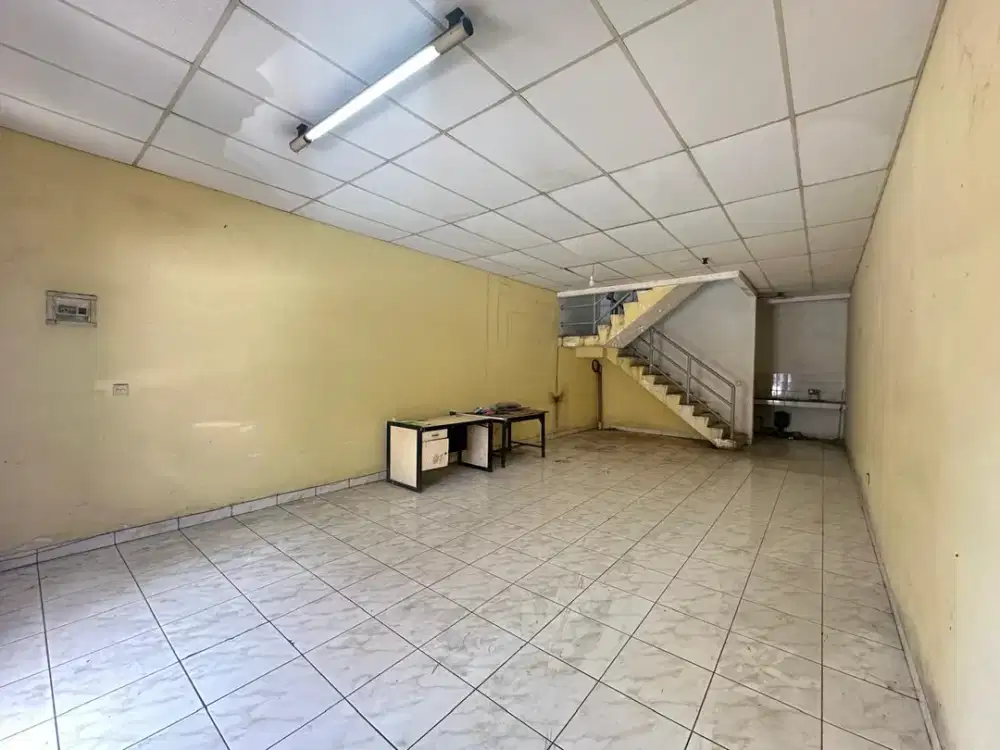 Dijual Ruko Luas Strategis 3 Lantai di Jalan Abdul Rahman Saleh, Pajajaran Kota Bandung