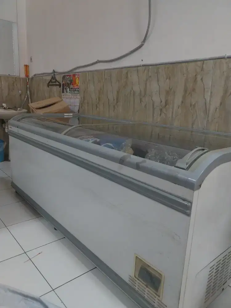 Jual Borongan 2 unit Freezer Kaca Irene & 1 unit Meat Display Chiller
