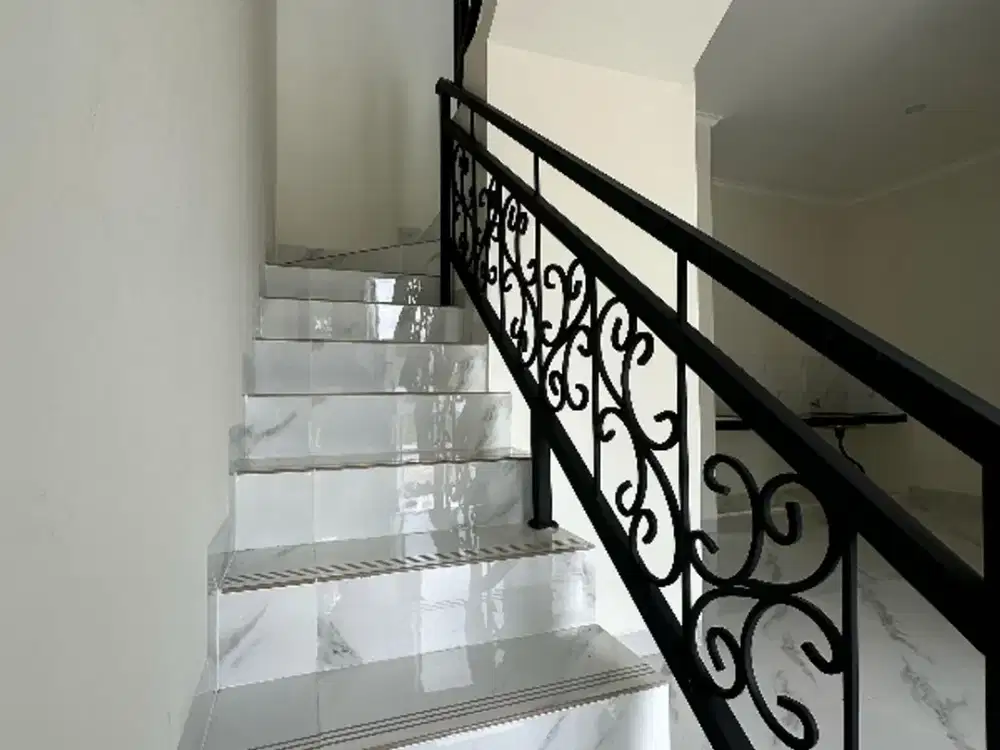 Exclusive rumah 2 lantai di timur jakarta