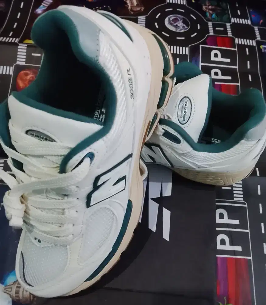 New Balance 2002R 100%New Autenthic