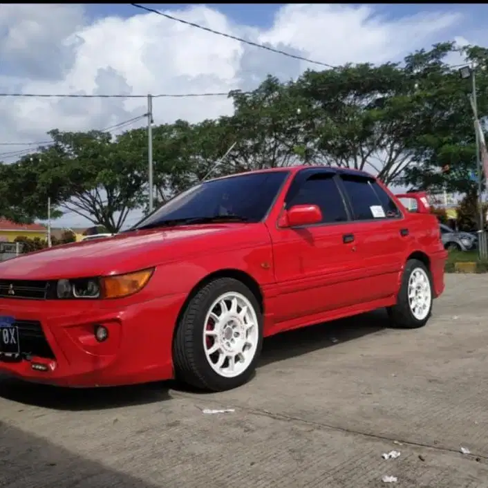 Mitsubishi Lancer 1990 Bensin