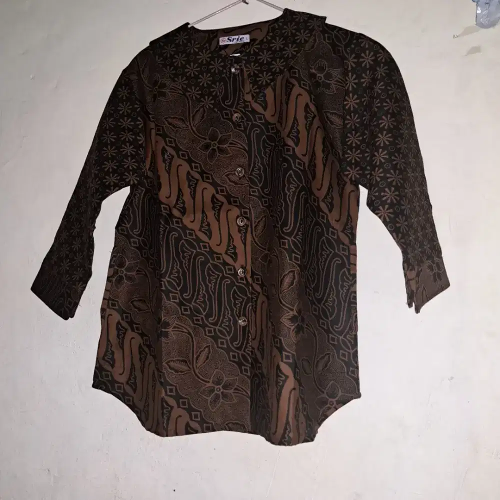 Blouse batik wanita warna coklat