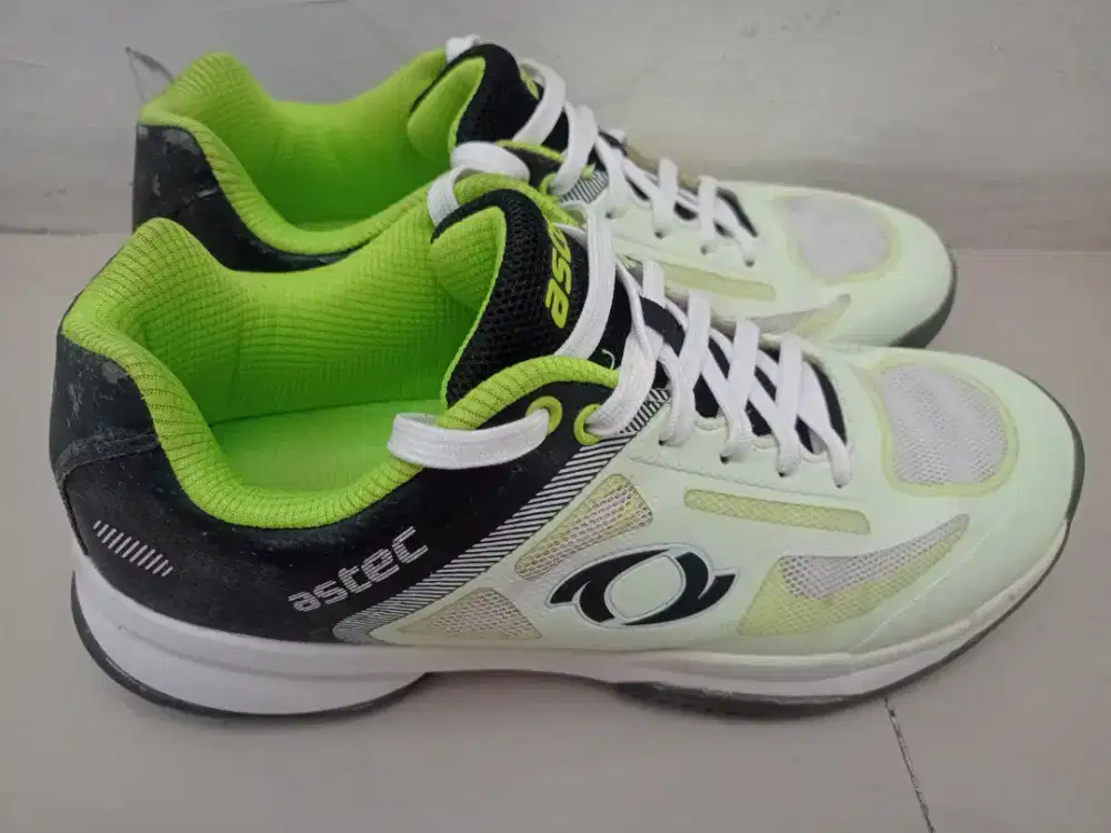 Sepatu Badminton Astec ukuran 44