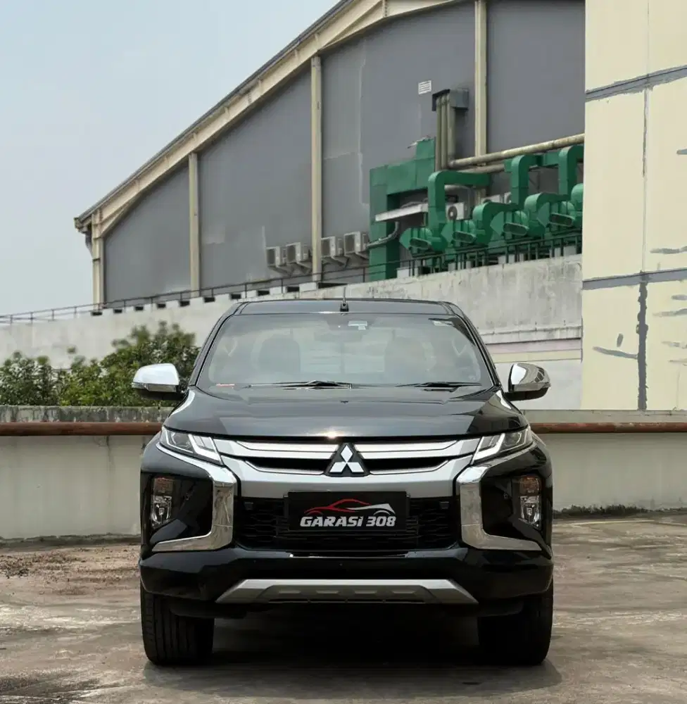 Mitsubishi Triton 2.4L DC Ultimate 4x4 AT 2022 Hitam Double Cabin Auto