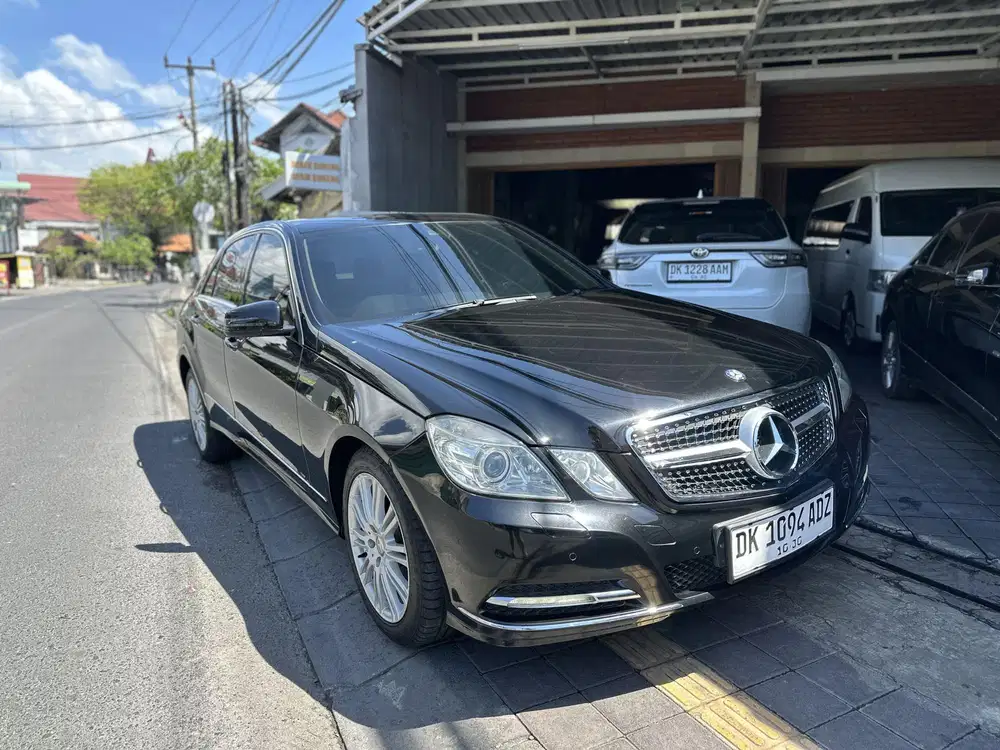 Low Km - Mercedes Benz E 300 Elegance
