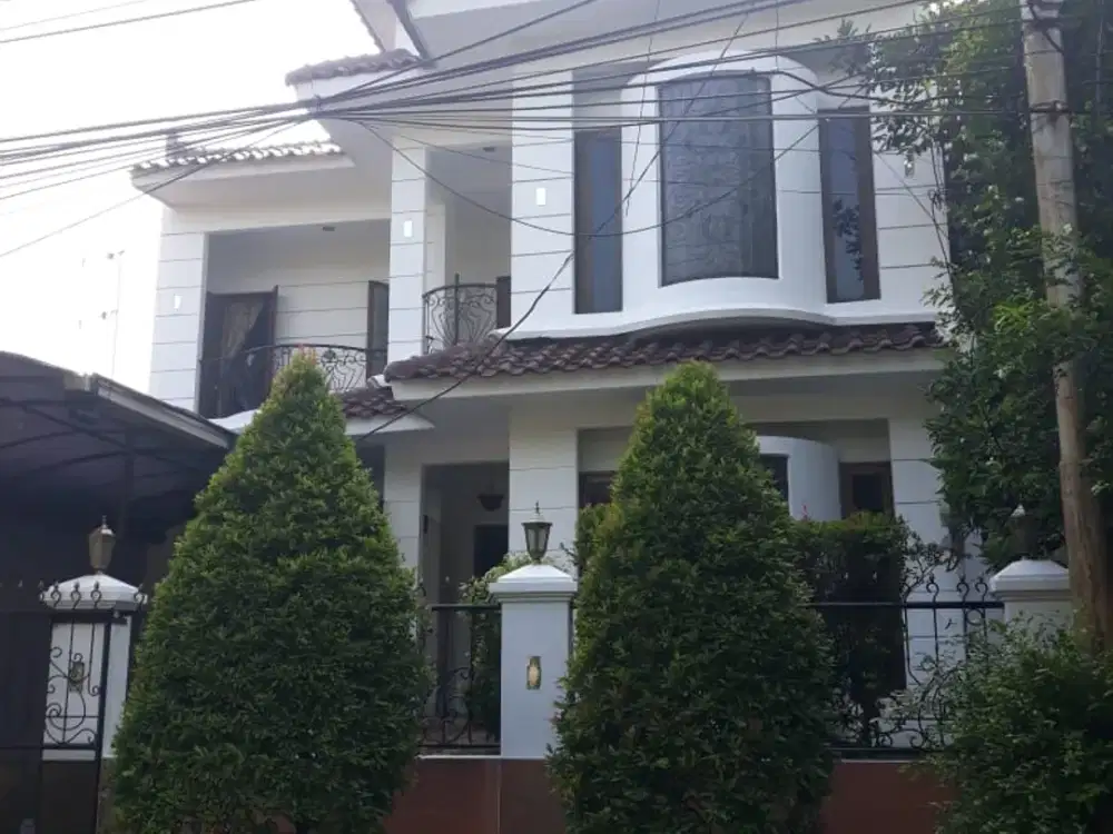 DIJUAL RUMAH SIAP HUNI HARGA MENDEKATI NJOP DI PONDOK INDAH KEBAYORAN LAMA  JAKARTA SELATAN